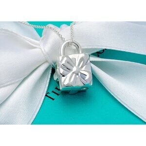 Tiffany & Co Pendant Bow Gift Box Present Lock Necklace in Silver on a 16" Chain